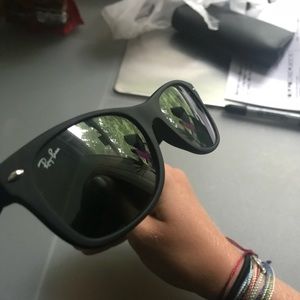 Ray-ban wayfarer matte black sunglasses